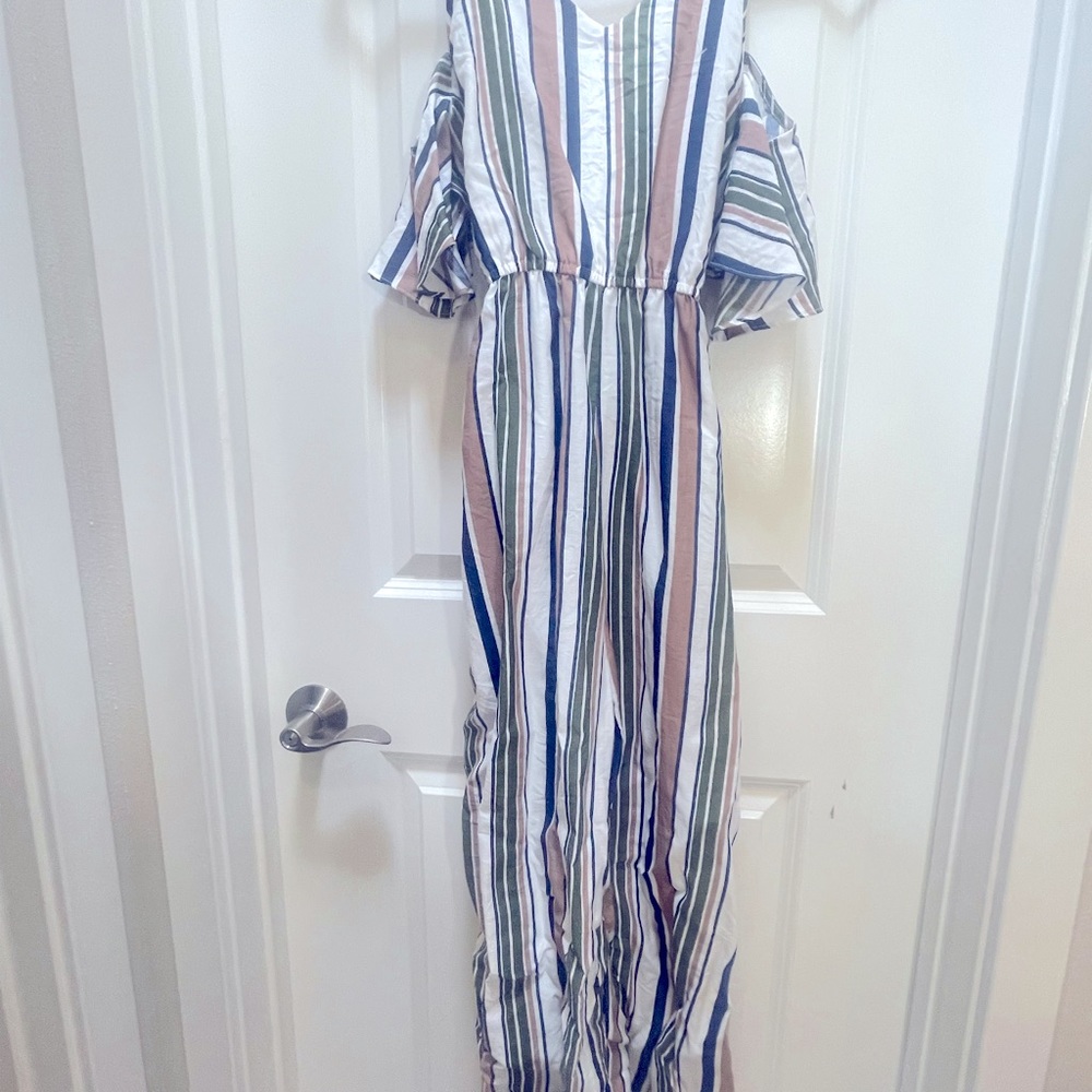 Small strapless dress with flarey legs